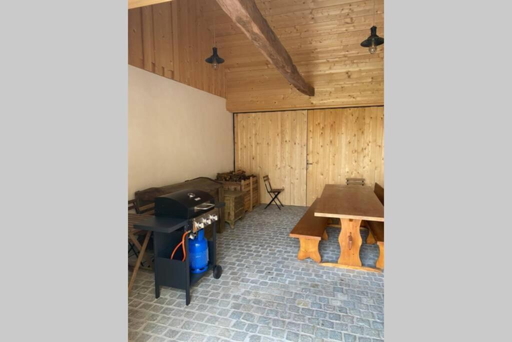 Biely Domcek So Zahradou V Malej Obci Holiday home Devicie