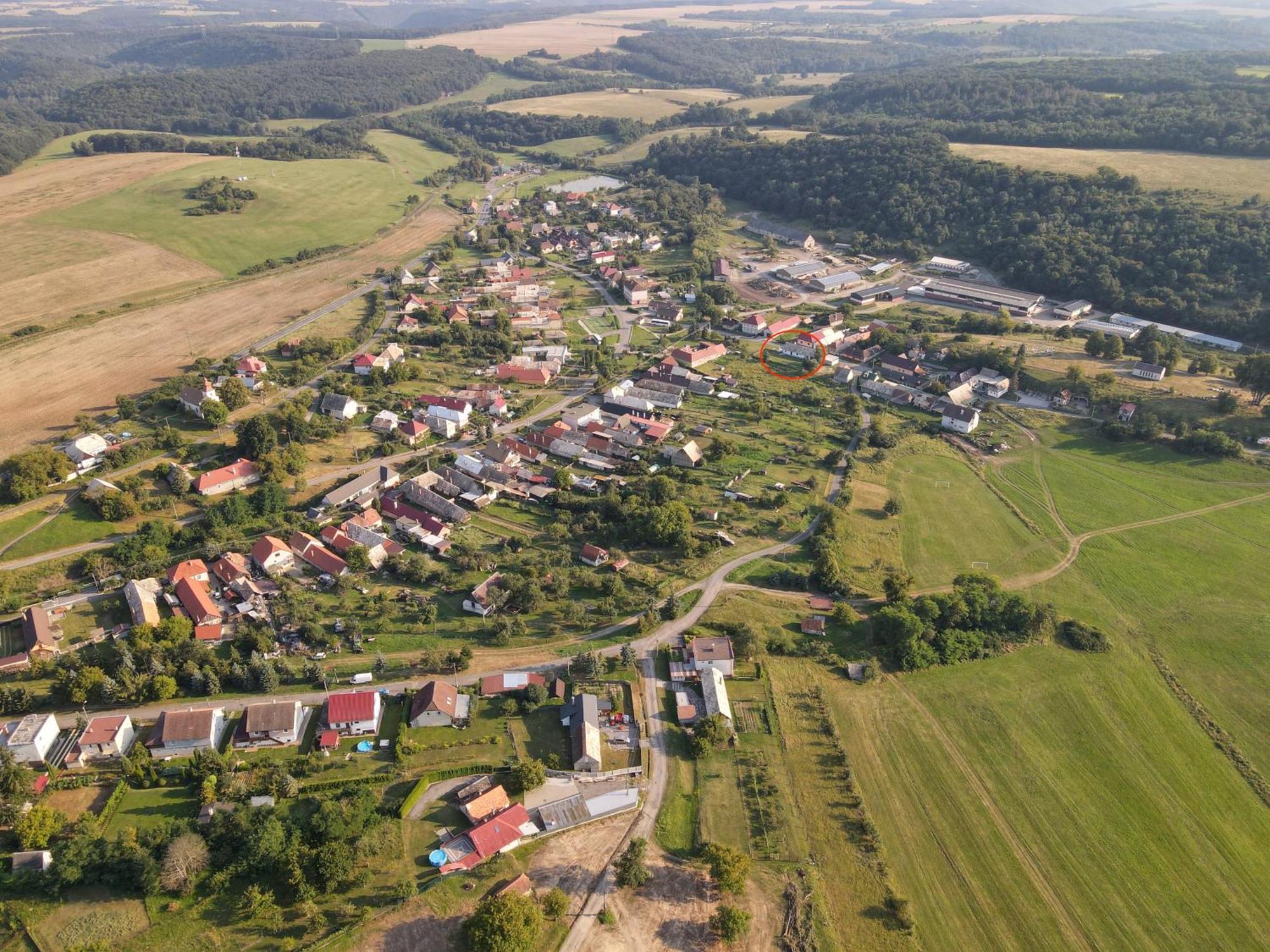 Holiday home Biely Domcek So Zahradou V Malej Obci Devicie