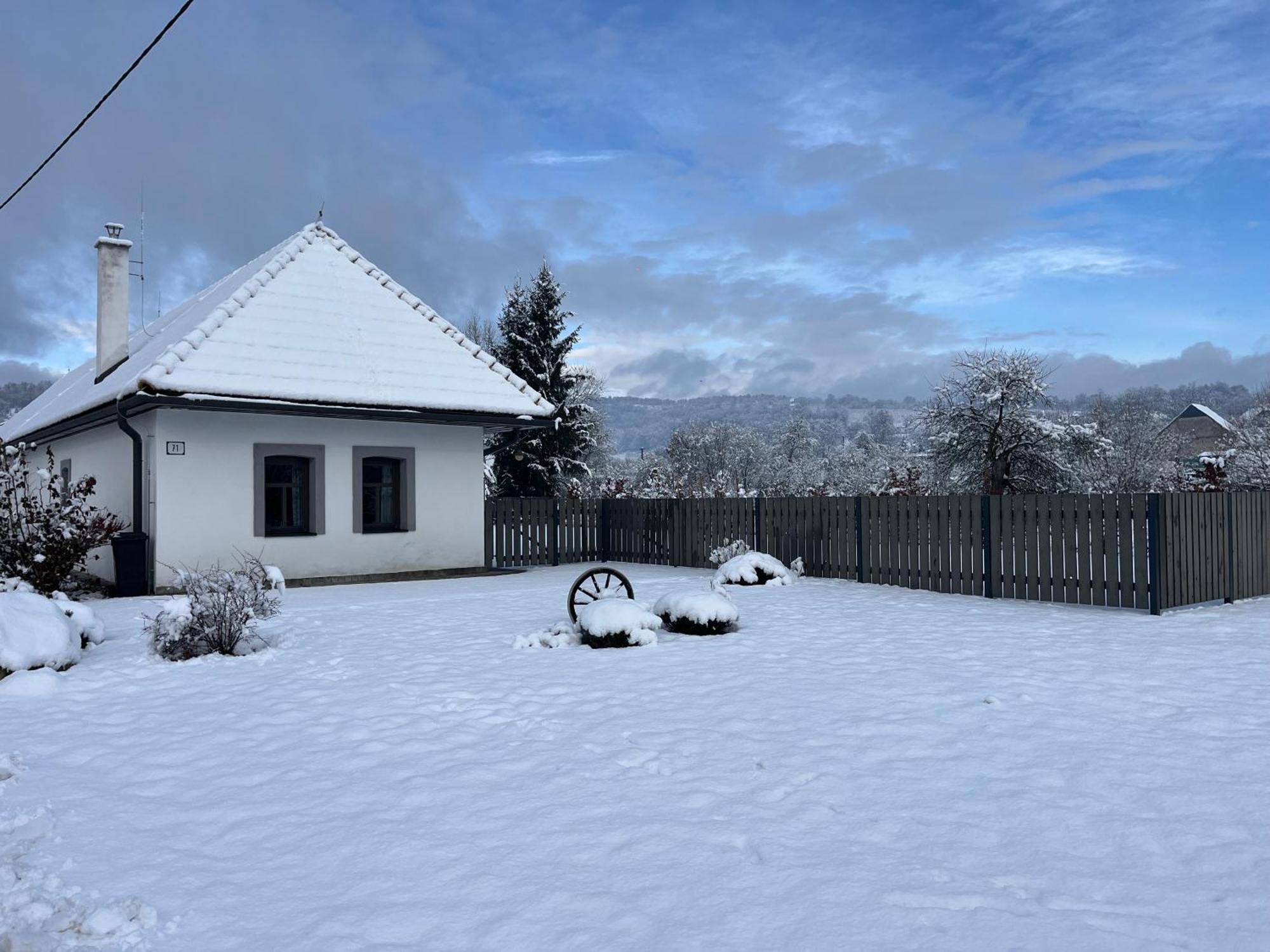 Holiday home Biely Domcek So Zahradou V Malej Obci Devicie